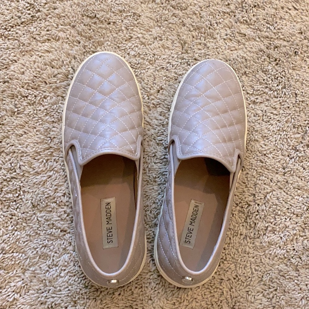 Steve Madden size 9.5 slip on sneaker